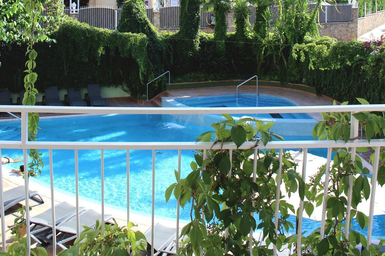 Chambre Lits Jumeaux - Vue sur Piscine