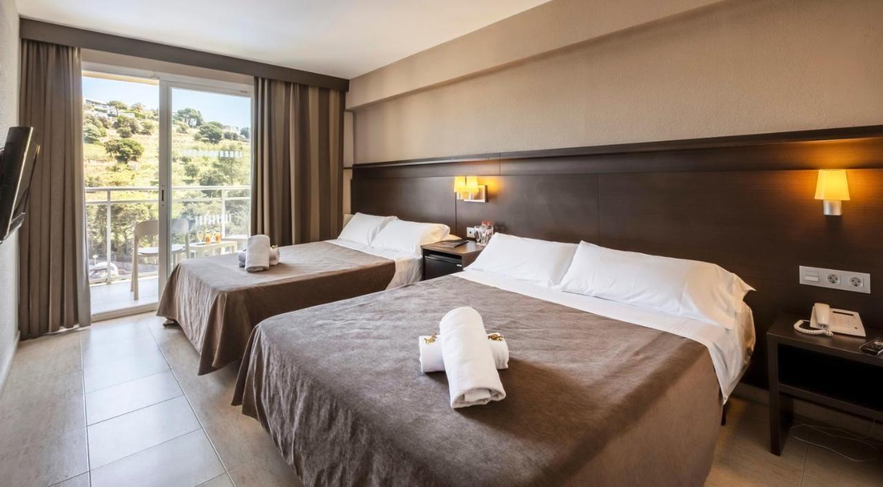 Chambre Lits Jumeaux - Vue sur Piscine (2 Adultes + 2 Enfants)